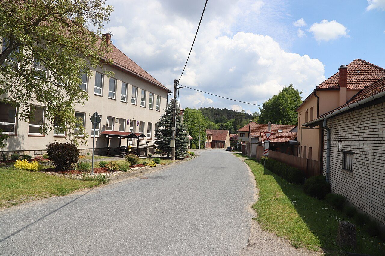 Vlčatín
